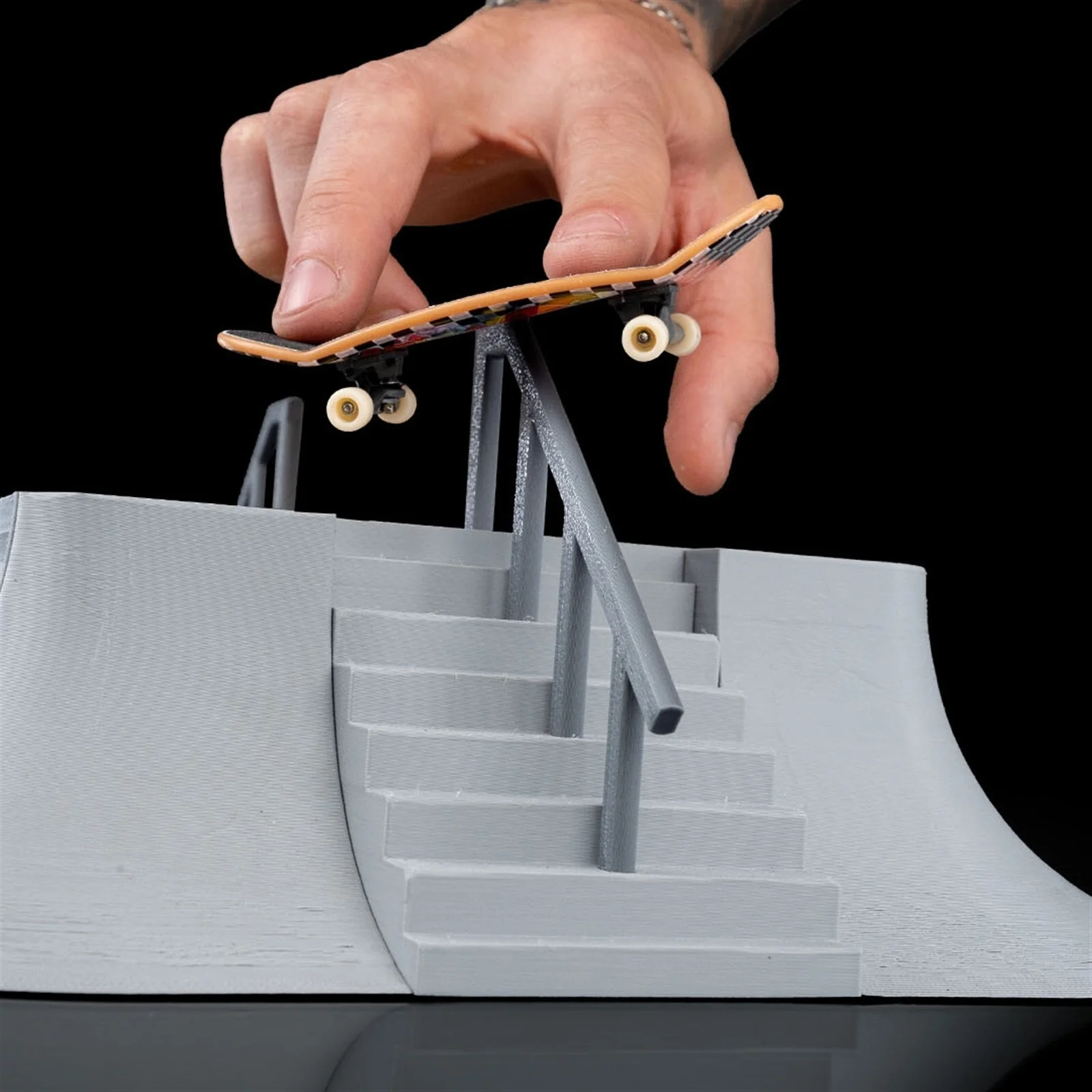 Finger Skate/Skating Park - 3D Printed FunBox Quarter Pipe